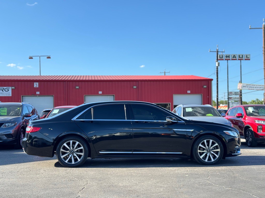 2017 Lincoln Continental Image 8