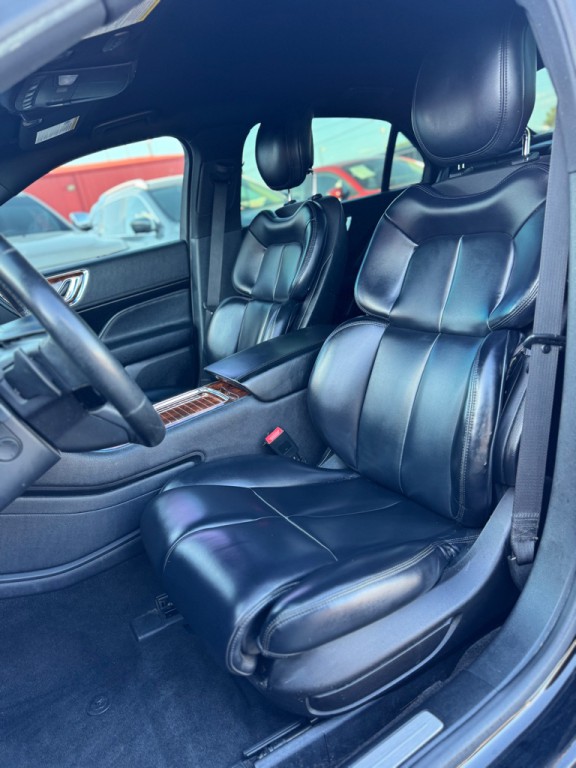 2017 Lincoln Continental Image 13