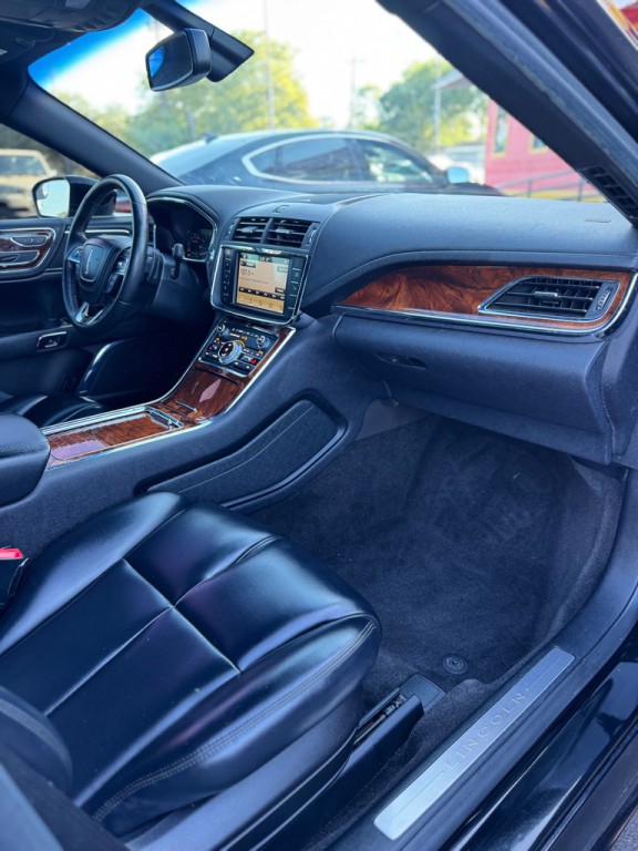 2017 Lincoln Continental Image 14