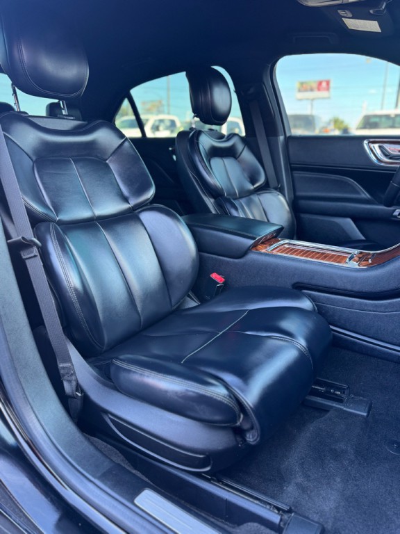 2017 Lincoln Continental Image 16