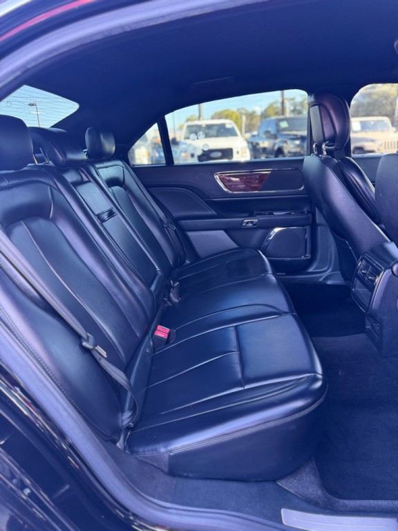 2017 Lincoln Continental Image 17