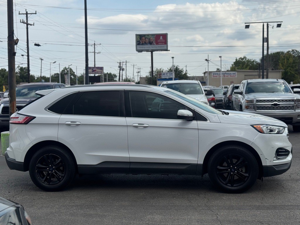 2020 Ford Edge Image 9