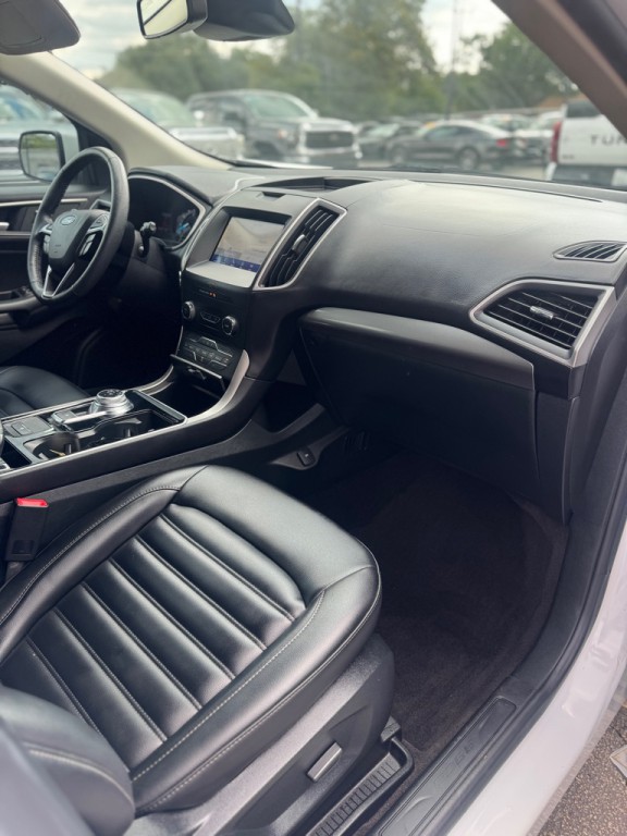 2020 Ford Edge Image 15