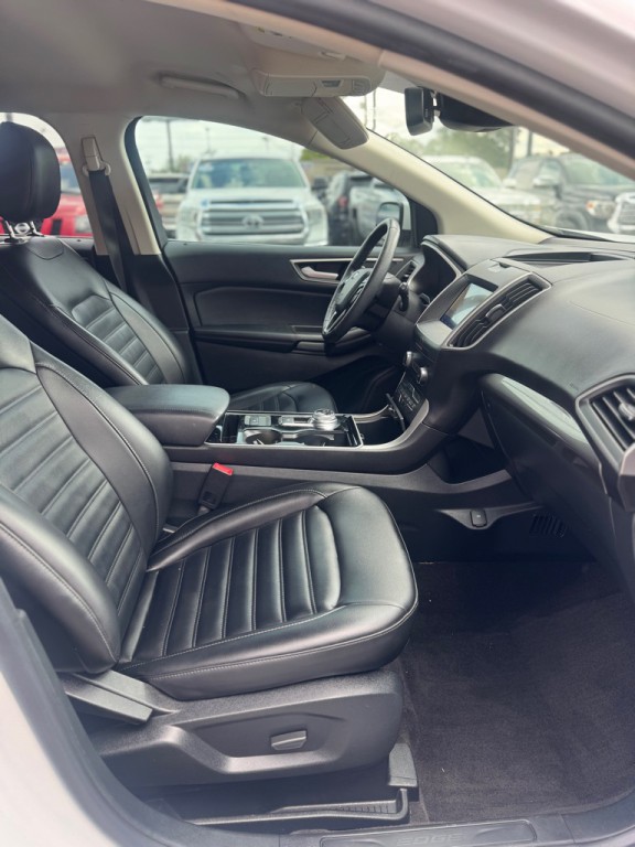 2020 Ford Edge Image 16