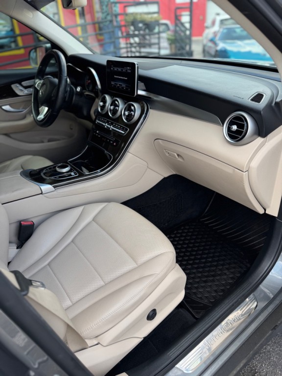 2017 Mercedes-Benz GLC-Class Image 15