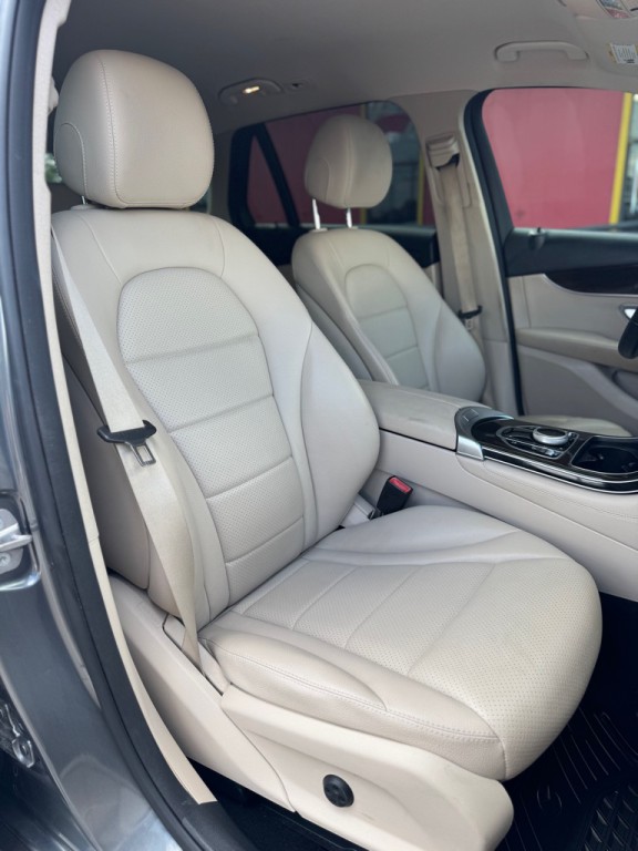 2017 Mercedes-Benz GLC-Class Image 17