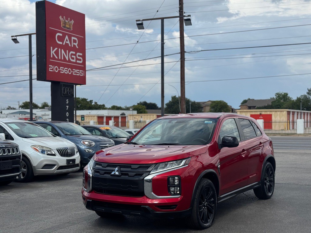 2022 Mitsubishi Outlander Image 2