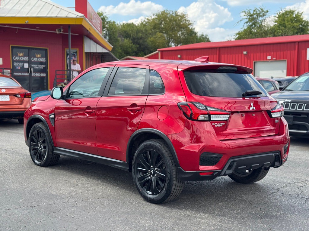 2022 Mitsubishi Outlander Image 6