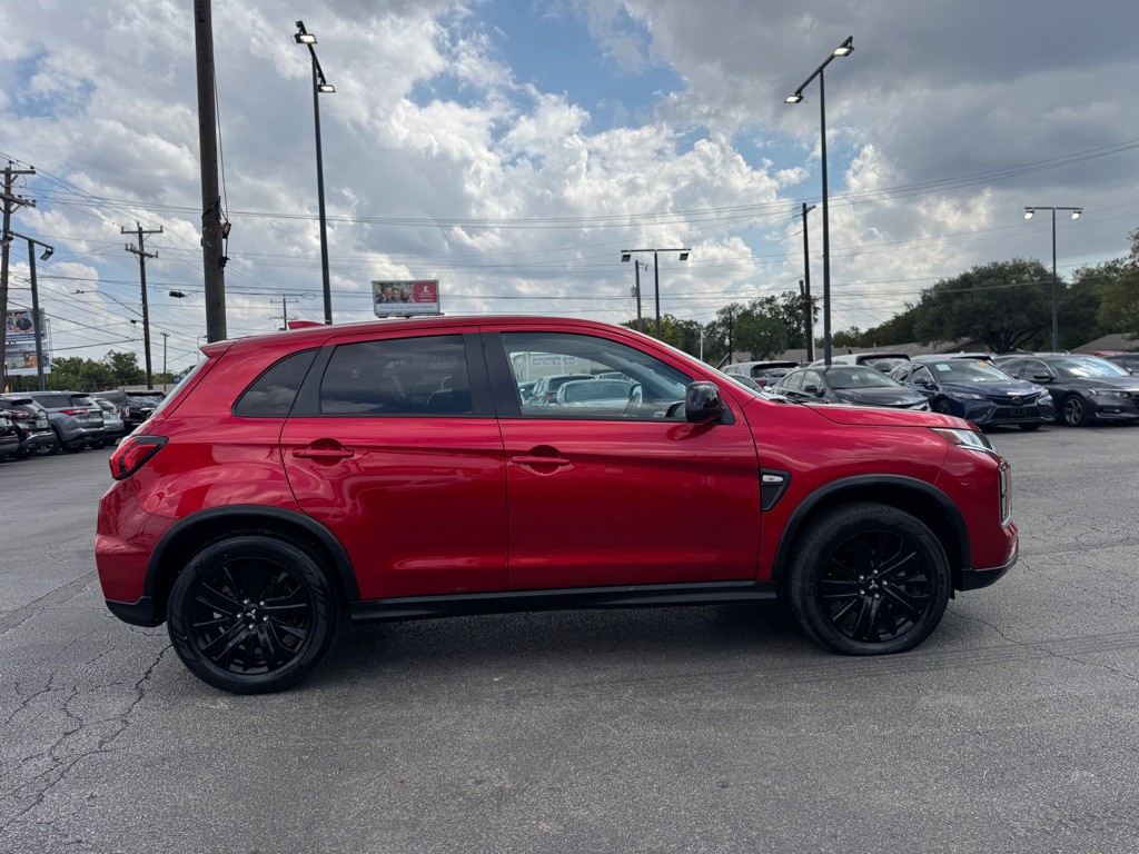 2022 Mitsubishi Outlander Image 9