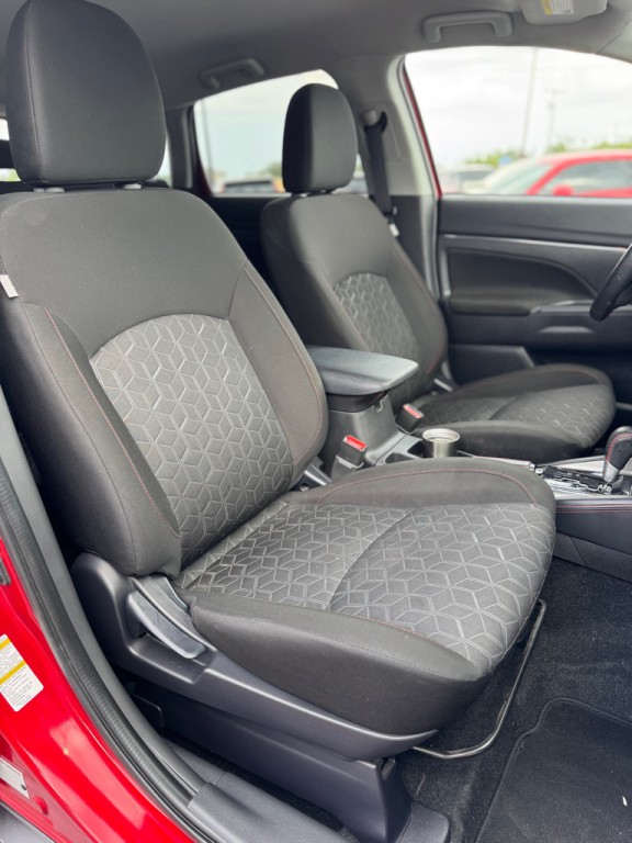 2022 Mitsubishi Outlander Image 16