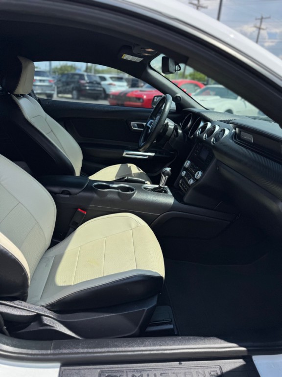 2019 Ford Mustang Image 16