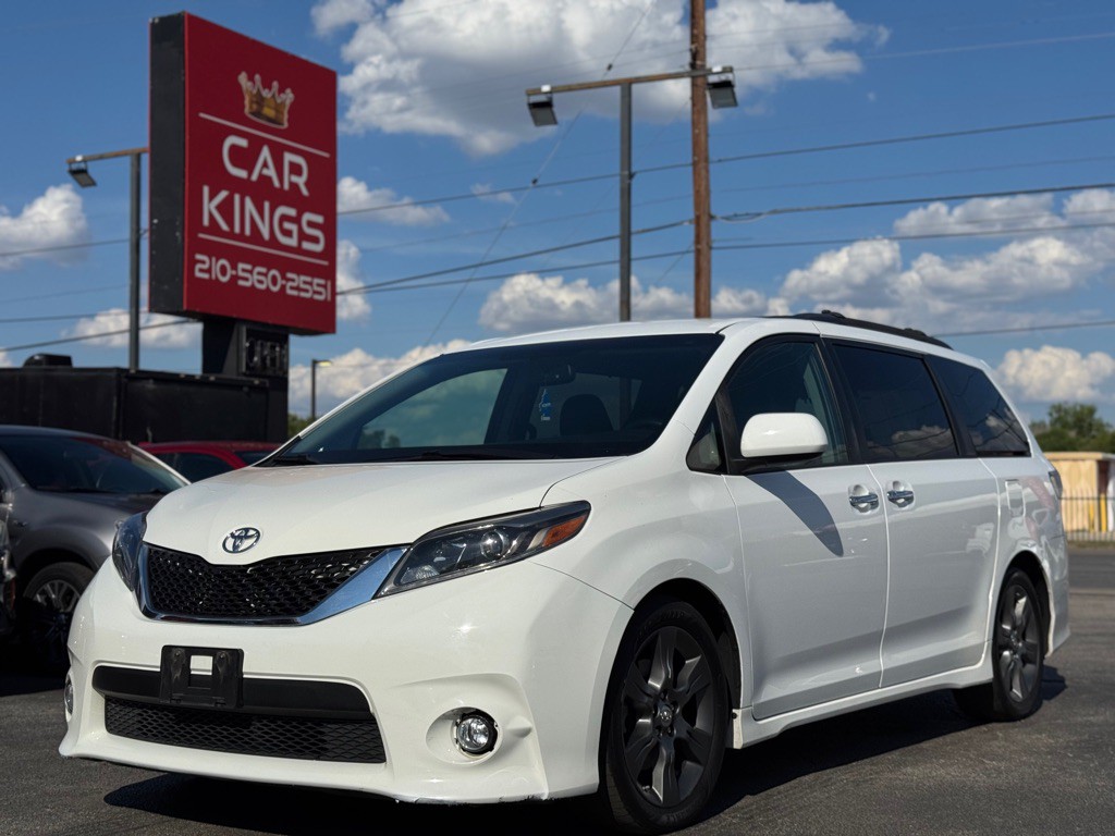 2015 Toyota Sienna Image 3