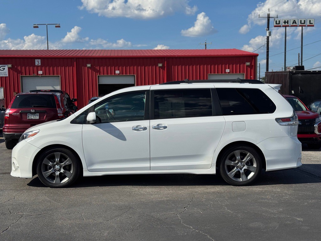 2015 Toyota Sienna Image 6