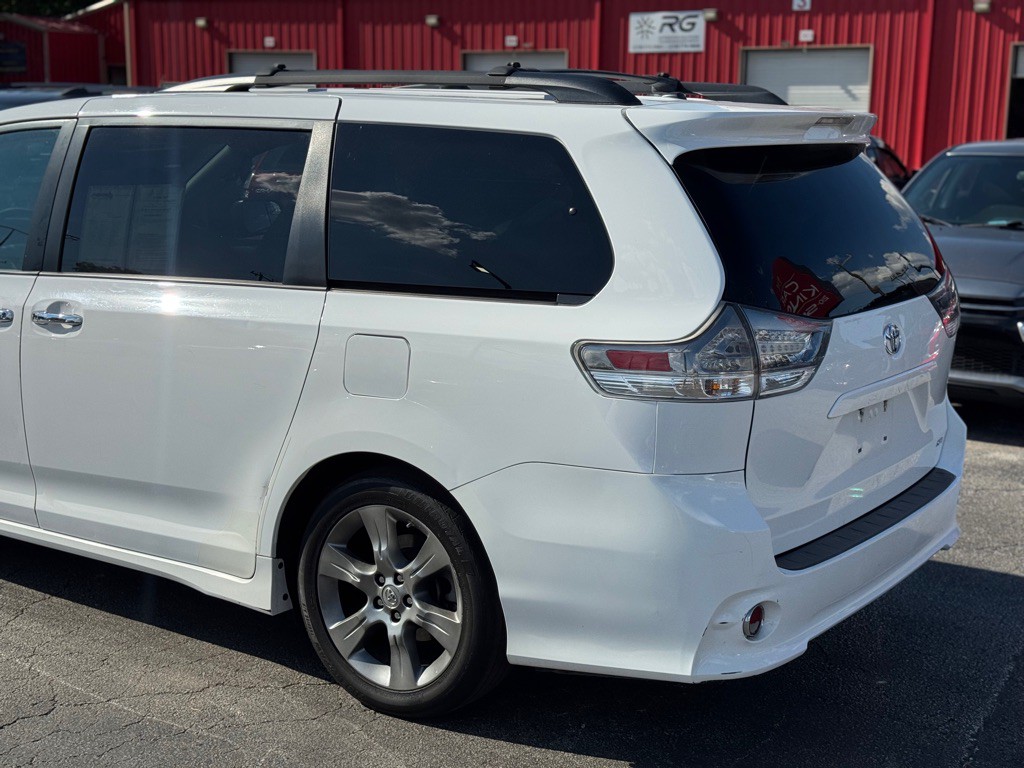 2015 Toyota Sienna Image 7