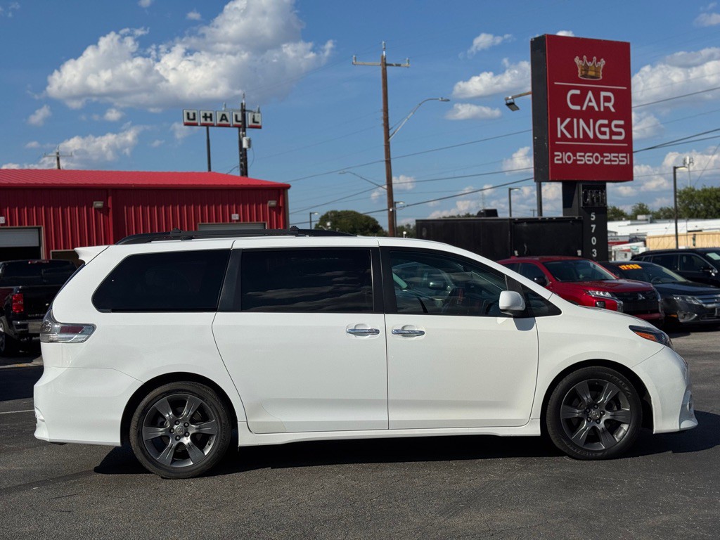 2015 Toyota Sienna Image 10