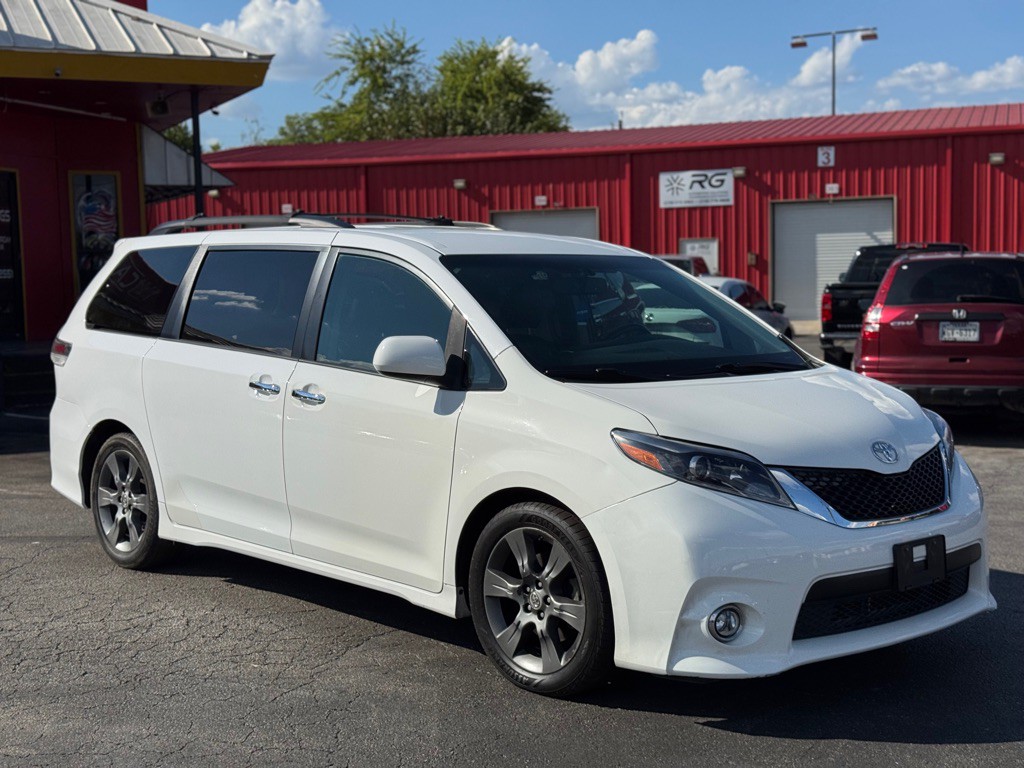 2015 Toyota Sienna Image 11
