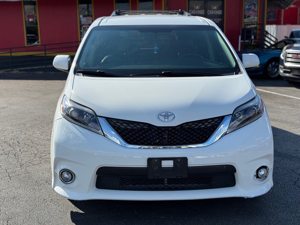 2015 Toyota Sienna Image 12