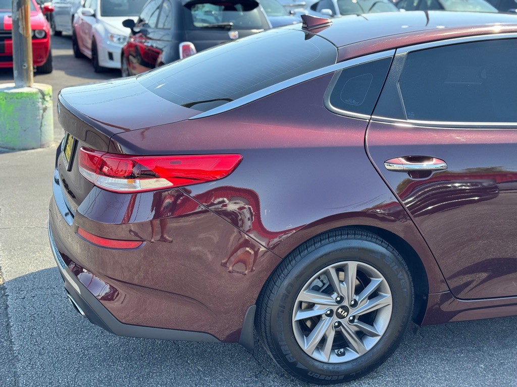 2020 Kia Optima Image 5