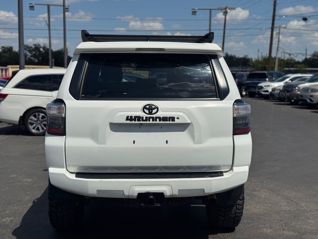 2016 Toyota 4Runner Image 9