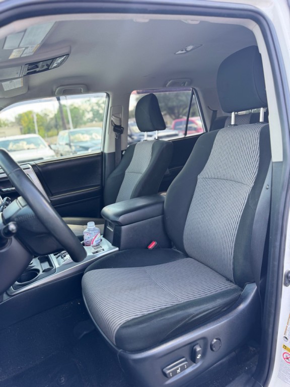 2016 Toyota 4Runner Image 16