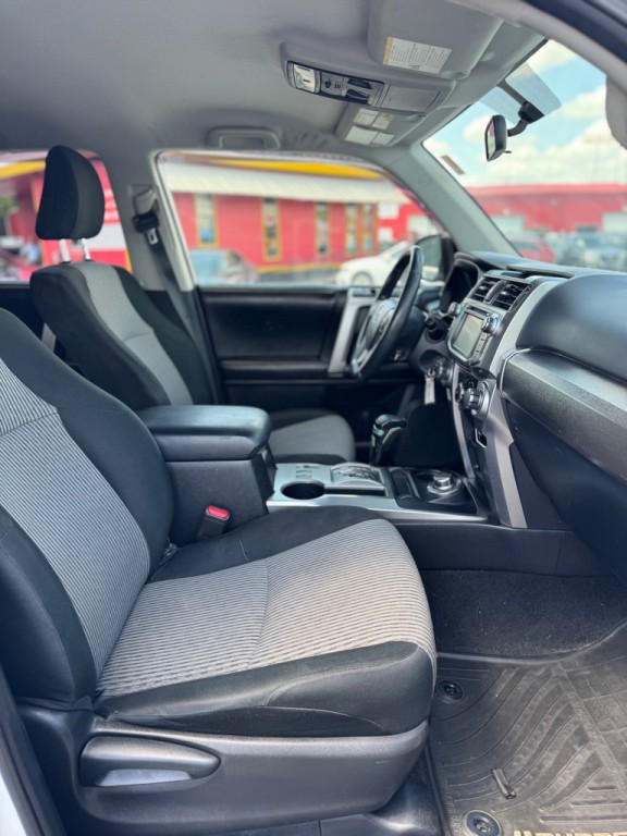 2016 Toyota 4Runner Image 18
