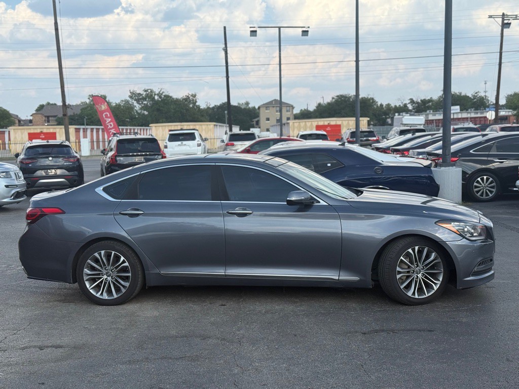 2015 Hyundai Genesis Image 2