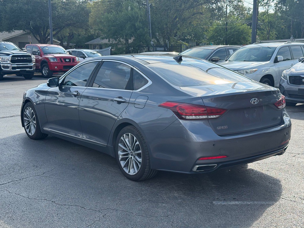 2015 Hyundai Genesis Image 5