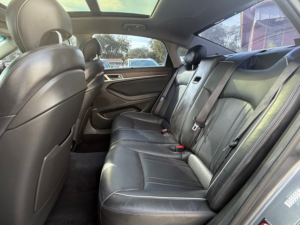 2015 Hyundai Genesis Image 7