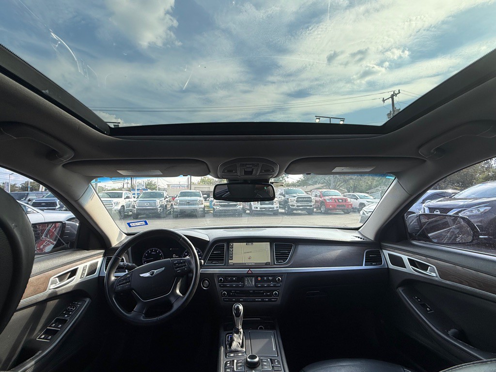 2015 Hyundai Genesis Image 8
