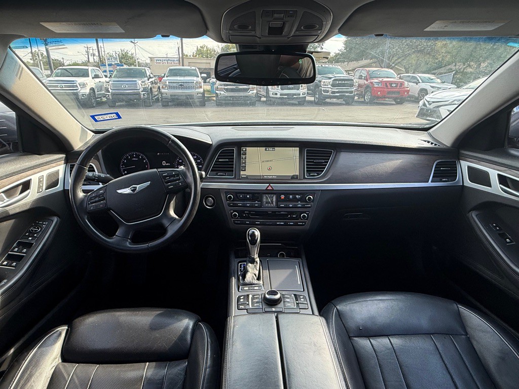 2015 Hyundai Genesis Image 4