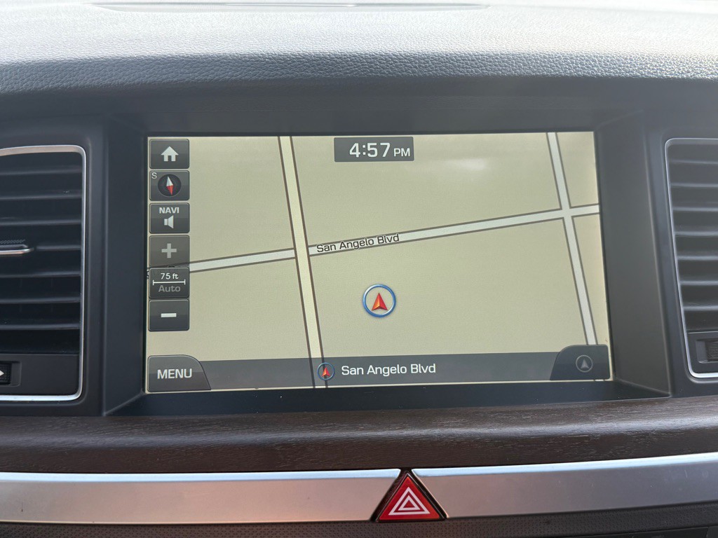 2015 Hyundai Genesis Image 8