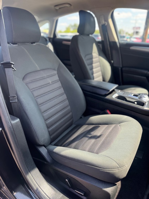 2017 Ford Fusion Image 16