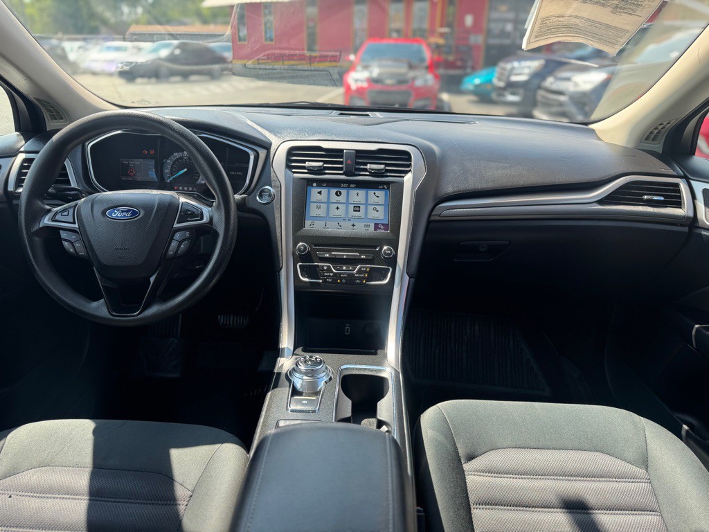 2017 Ford Fusion Image 19