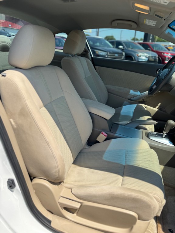 2012 Nissan Altima Image 17