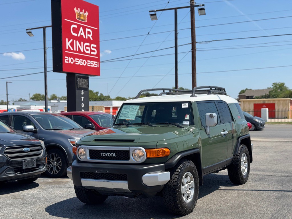 2011 Toyota FJ Cruiser Image 2