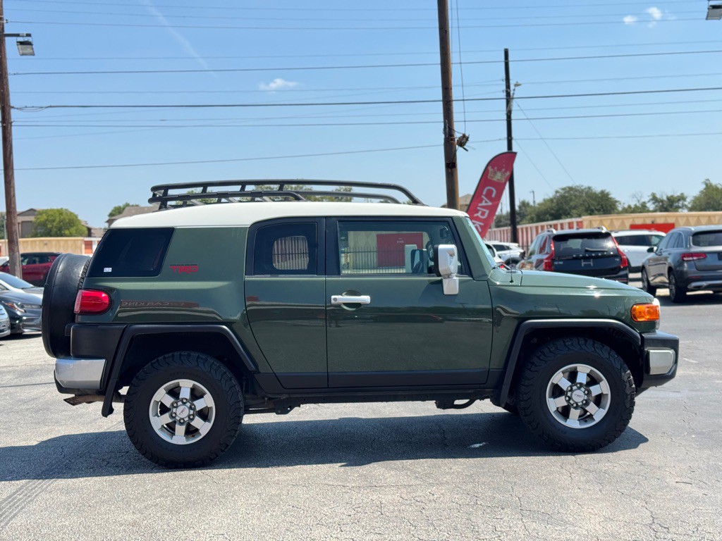 2011 Toyota FJ Cruiser Image 10