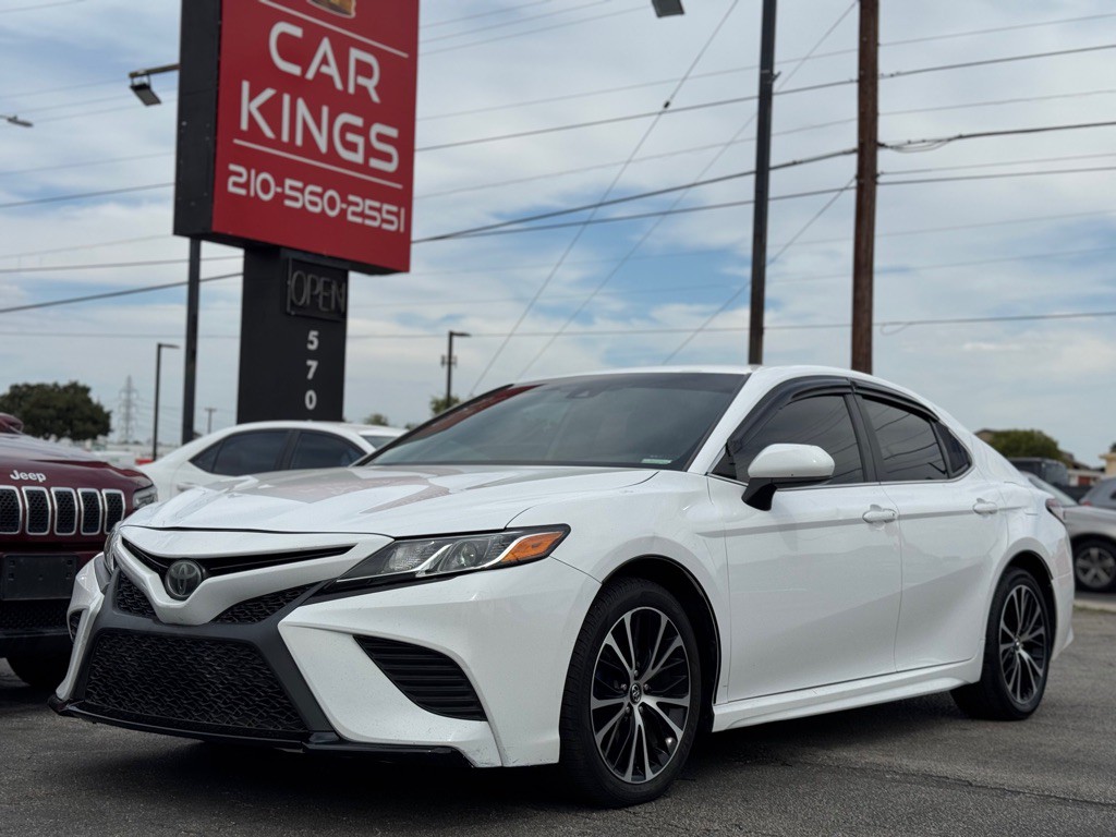 2019 Toyota Camry Image 3
