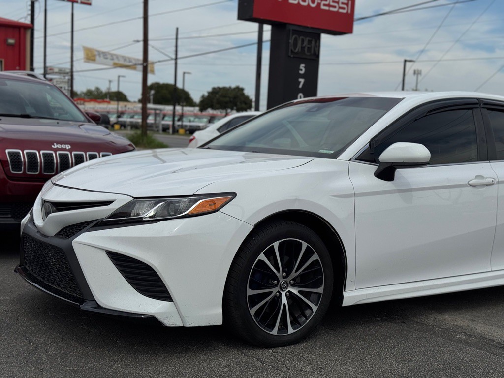2019 Toyota Camry Image 4