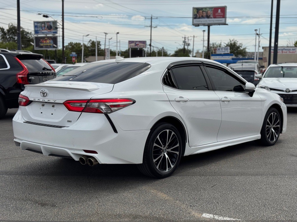 2019 Toyota Camry Image 8