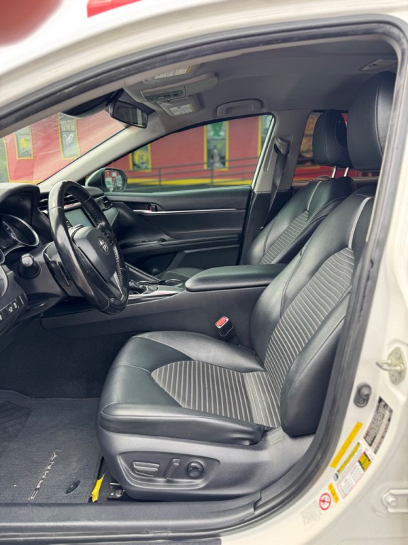 2019 Toyota Camry Image 13