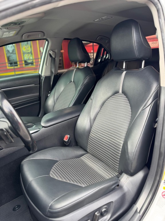 2019 Toyota Camry Image 14