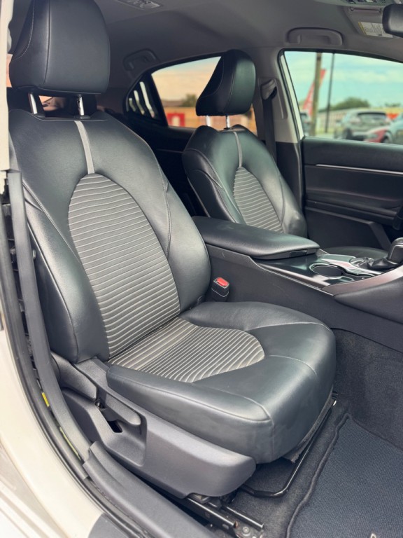 2019 Toyota Camry Image 17