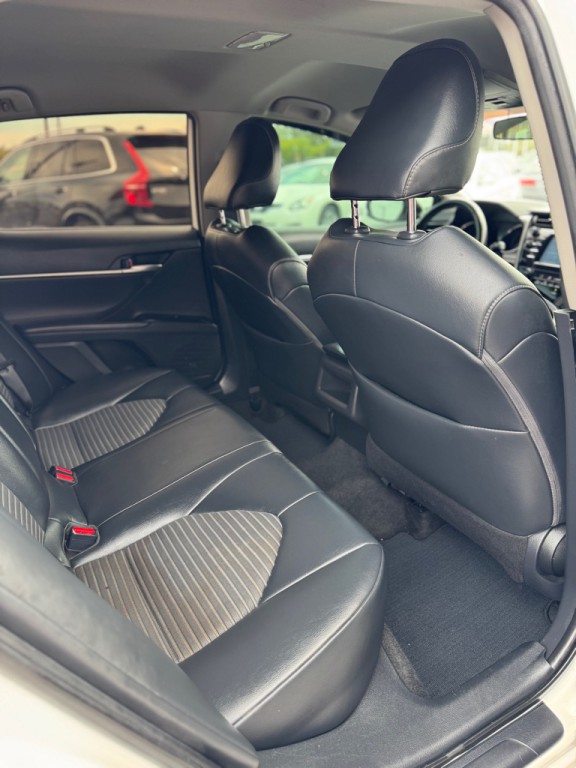 2019 Toyota Camry Image 19