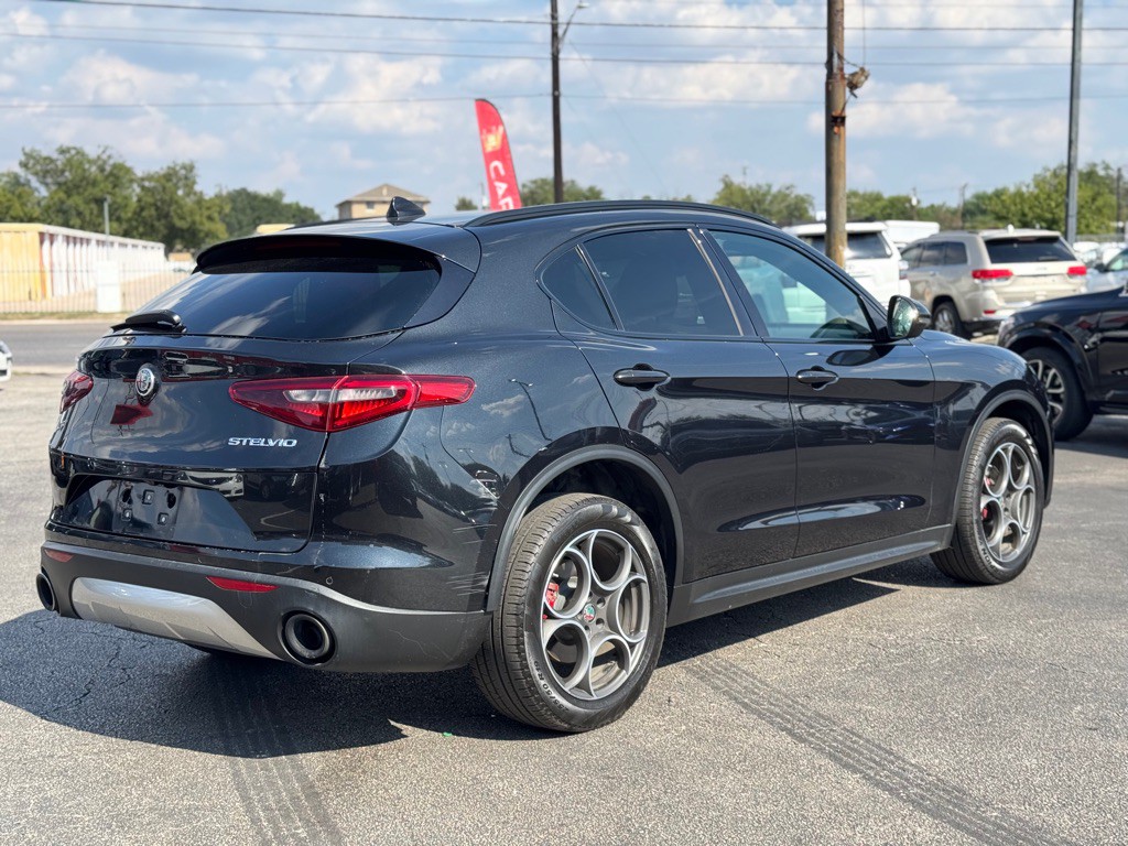 2018 Alfa Romeo Stelvio Image 8