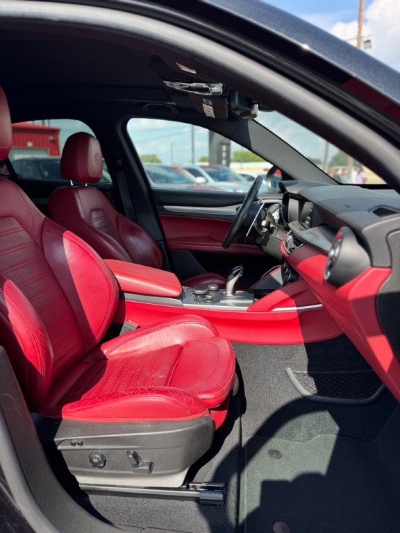 2018 Alfa Romeo Stelvio Image 16