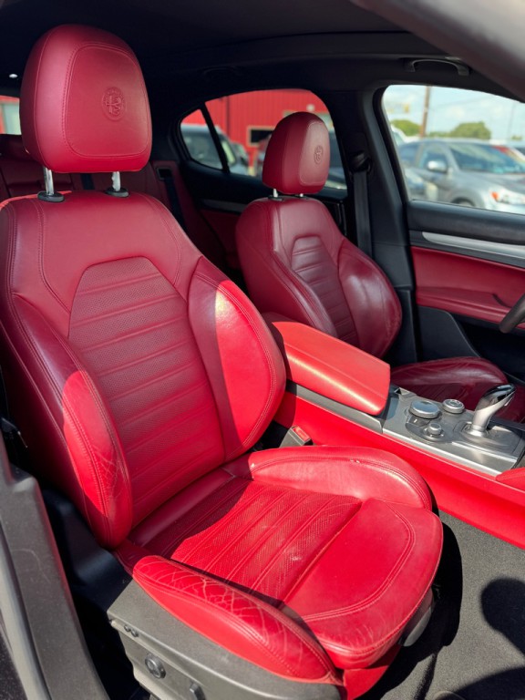 2018 Alfa Romeo Stelvio Image 17