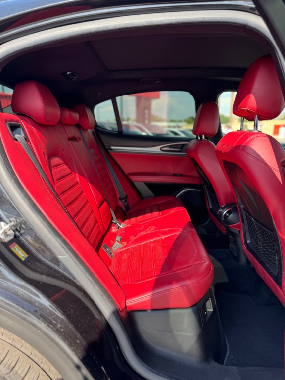 2018 Alfa Romeo Stelvio Image 18