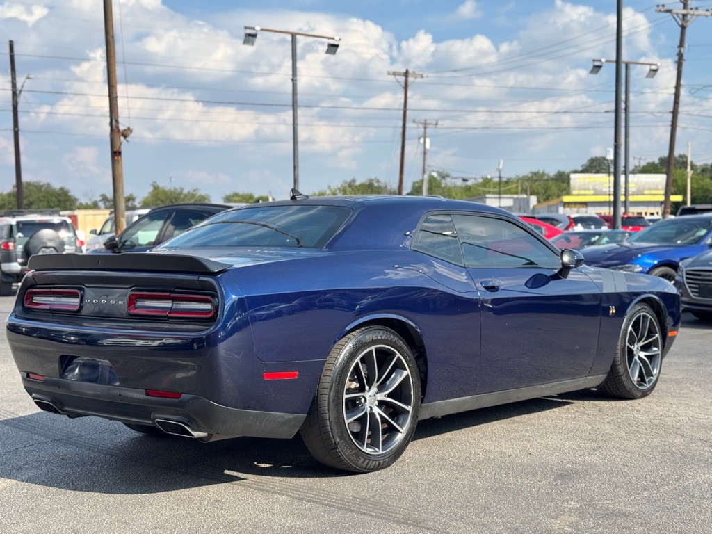 2016 Dodge Challenger Image 9