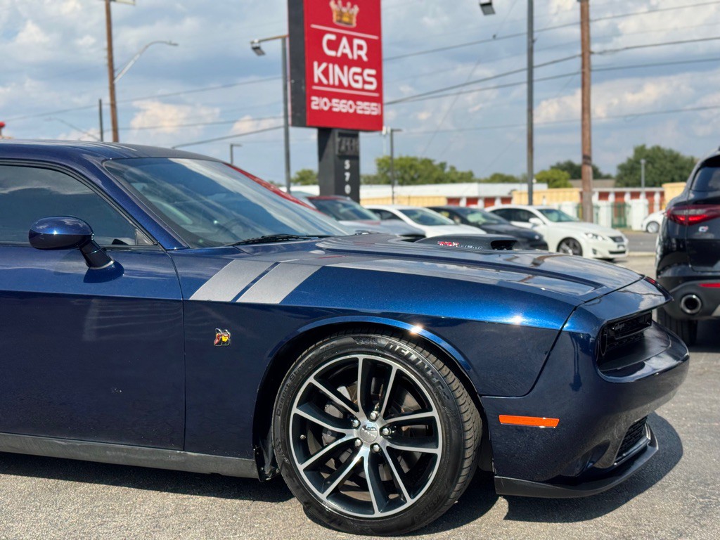 2016 Dodge Challenger Image 11