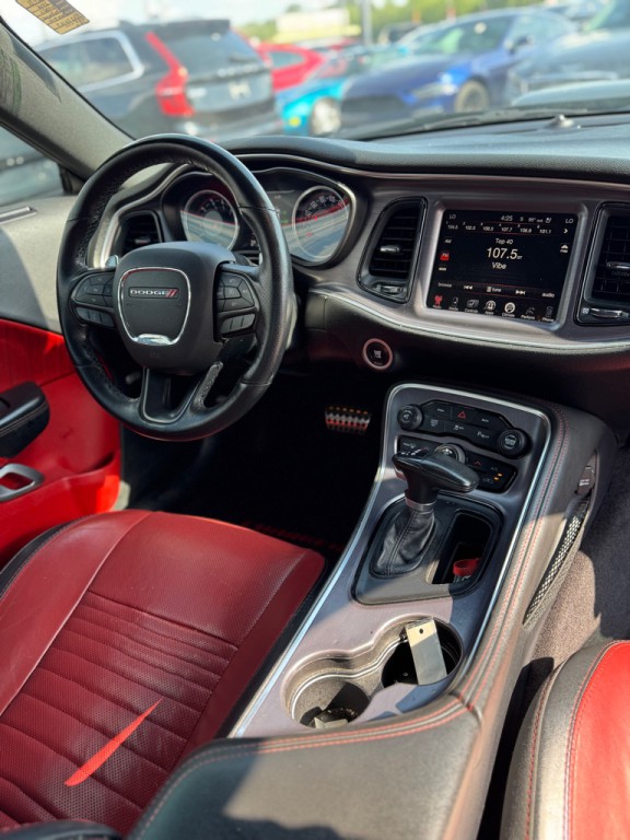 2016 Dodge Challenger Image 24